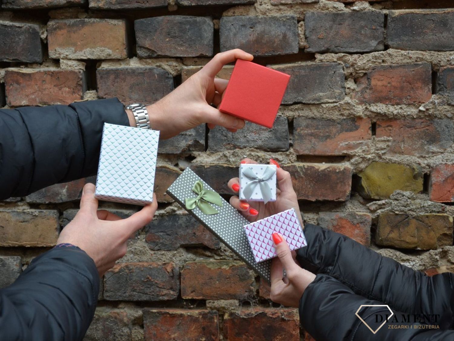 Złote kolczyki 585 wiszące serca KL 3016.jpg